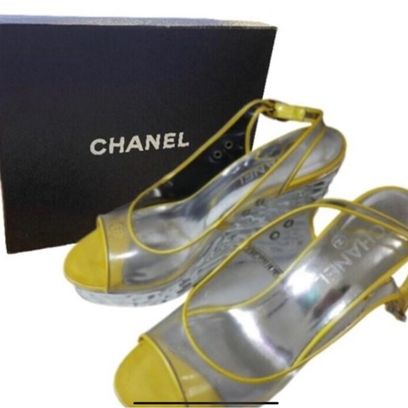 Chanel Enamel Platform Heels Size 38.5 - Picture 2 of 11